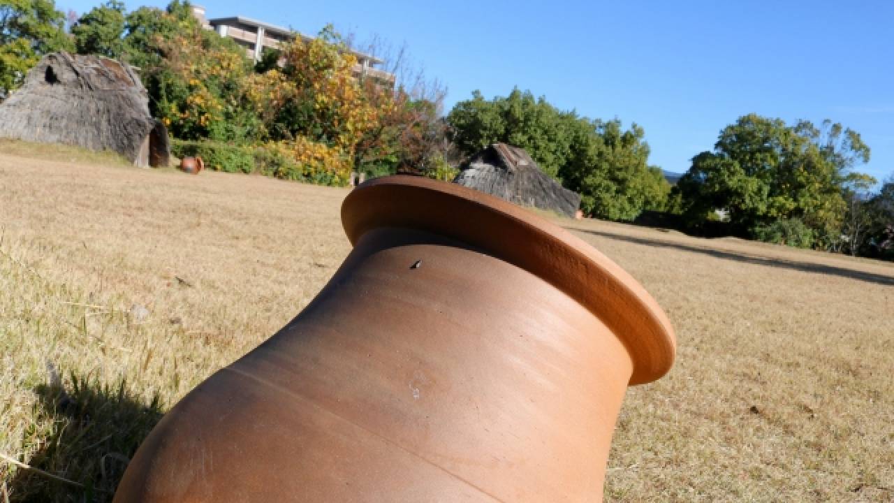 古代の日本文化を探る重要な遺物「弥生式土器」の製造過程と史料的価値について解説