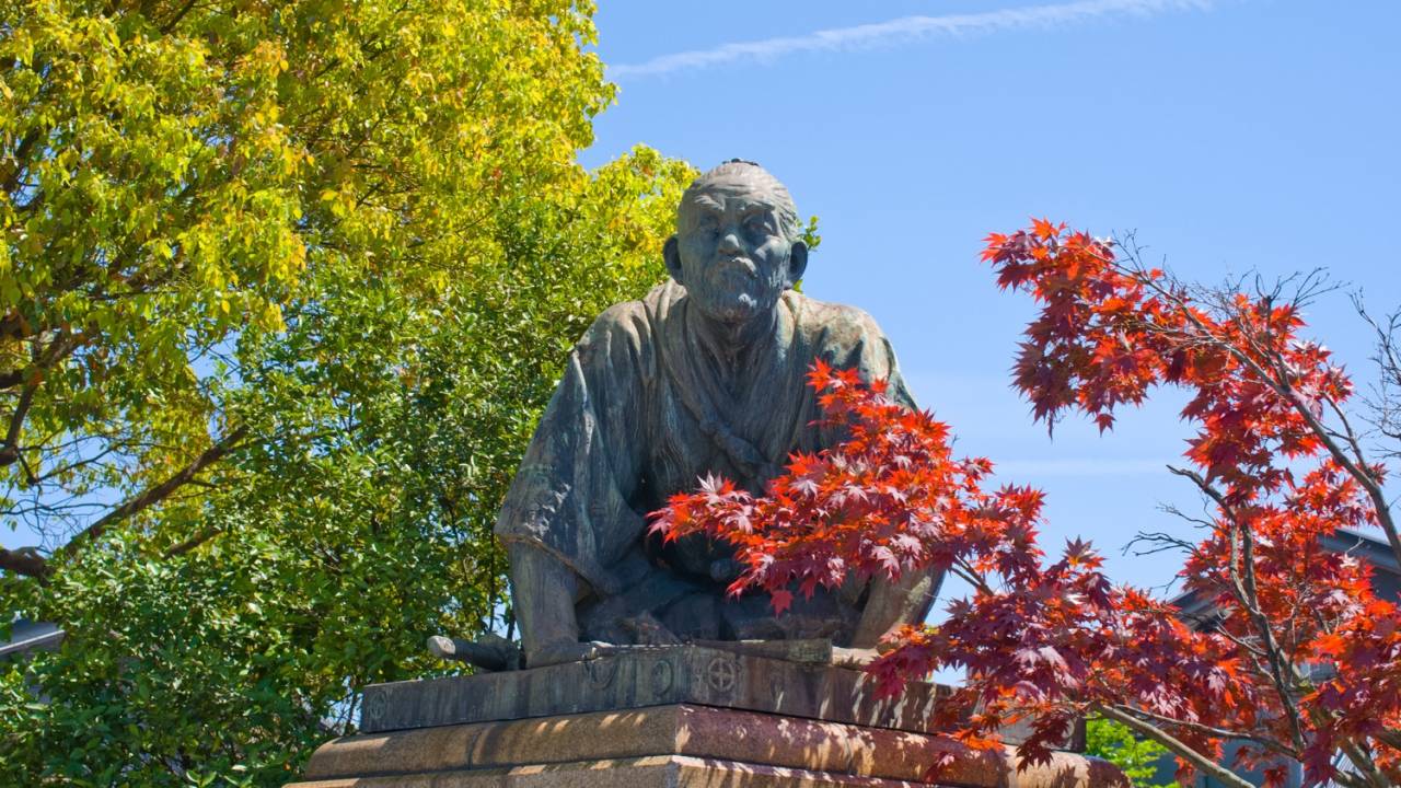 京都 三条大橋「土下座像」の正体は？ 実は土下座ではなかった尊皇思想家・高山彦九郎の忠義心【後編】