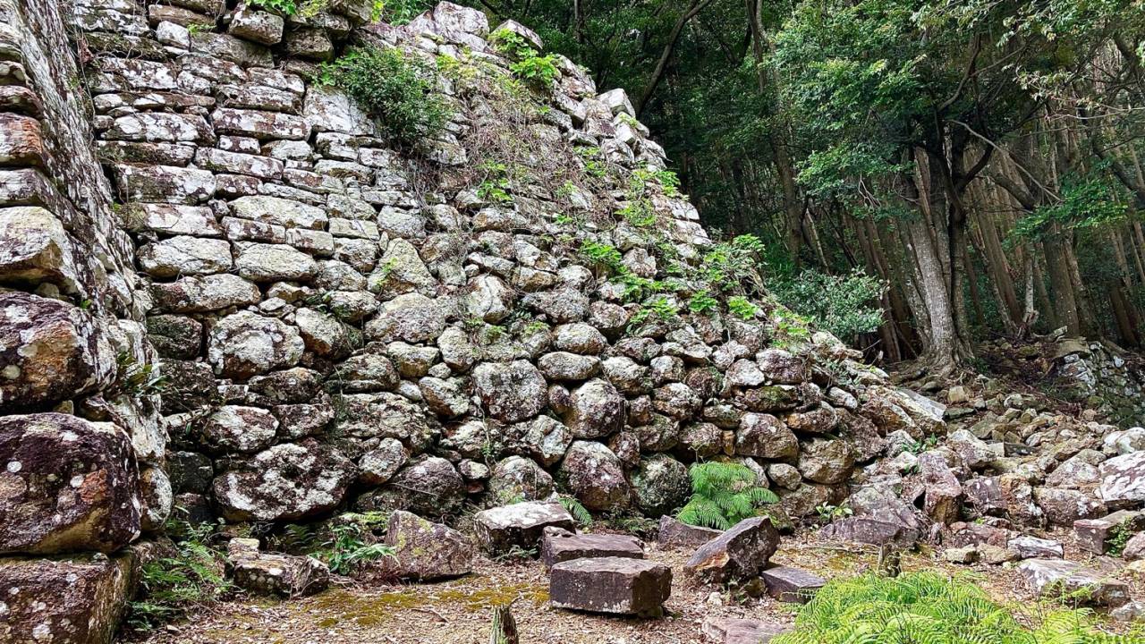 日本は何を恐れた？日本書紀に記された“国防の要”、古代山城「金田城」の正体とは？