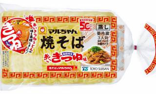 「赤いきつねうどん」の味わい再現！「マルちゃん焼そば」からロングセラー同士のコラボ麺が新発売