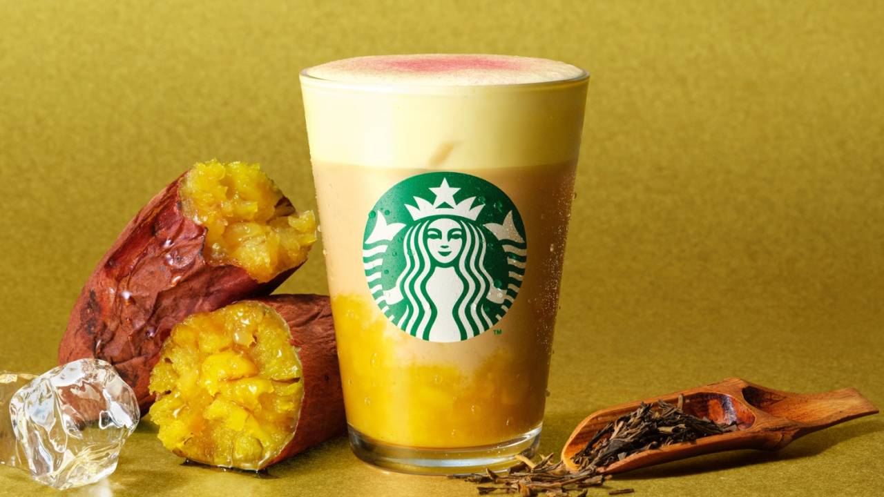 焼き芋ムースがふわふわもっちり♡スタバから『ほうじ茶香る 焼き芋 ムース ティー ラテ』新登場