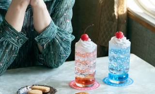 昭和レトロな食器『アデリアレトロ』から人気柄”アデリアラプソディー”限定色グラスペアセットが発売