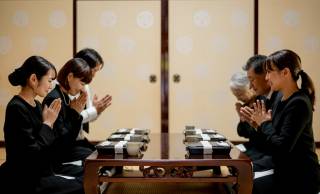 法事での食事をなぜ「お斎（おとき）」と呼ぶ？御霊供膳を下げてから食べる…仏教的には正解です
