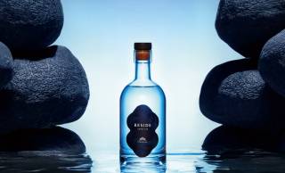 日本酒造りのプロが作る。吉野杉を使用した菊正宗酒造 初のクラフトジン「菊正宗 BESIDE」誕生