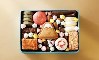富士山＆初日の出が素敵！“お年賀”クッキー缶『SATSUKIチョコレート＆クッキー～2026 午年～』発売