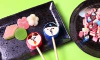 シュールな表情のお内裏様とお雛様♡ひな祭りモチーフのキャンディが「パパブブレ」から新発売