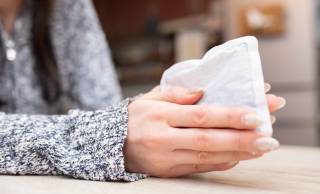 実は日本生まれの発明品！「使い捨てカイロ」が江戸の懐炉から世界の冬の必需品になるまで