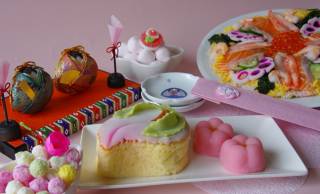 3月3日じゃない地域も？桃カステラ、流し雛…意外と知らない「ひな祭り」の地域差