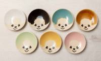 「モンチッチ」のキュートな顔がお皿いっぱいに描かれた益子焼の豆皿が新発売！全7色
