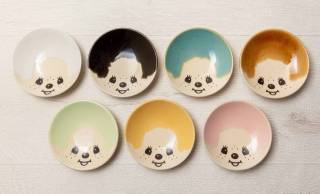 「モンチッチ」のキュートな顔がお皿いっぱいに描かれた益子焼の豆皿が新発売！全7色