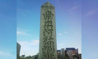 お寺や道端でよく見る“あの石碑”の正体は？実は平将門の首塚にもある、知られざる中世の遺産「板碑」