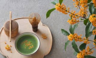 茶筅で点てる金木犀の香り。茶の湯文化から着想の秋限定ボタニカル抹茶「金木犀抹茶」がWACHAから登場